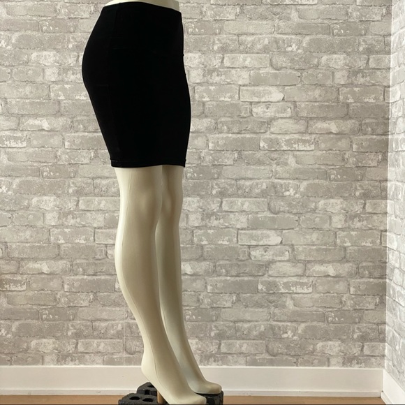 American Apparel Dresses & Skirts - 🔥SALE🔥 American Apparel Black Velvet Mini Skirt